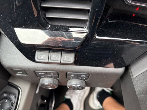 Used 2024 Chevrolet Silverado 2500 ZR2 w/ Technology Package image 22