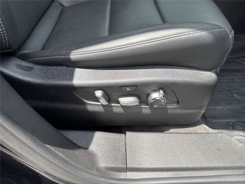 Used 2025 Cadillac XT4 Premium Luxury w/ Technology Package FWD image 39