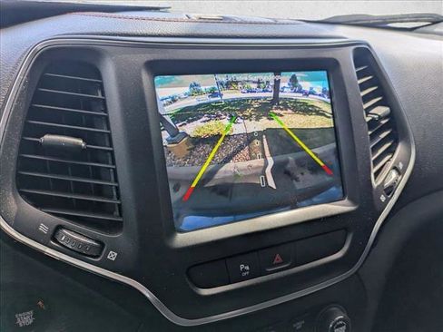 Used 2019 Jeep Cherokee Trailhawk w/ Comfort/Convenience Group AWD/4WD image 13