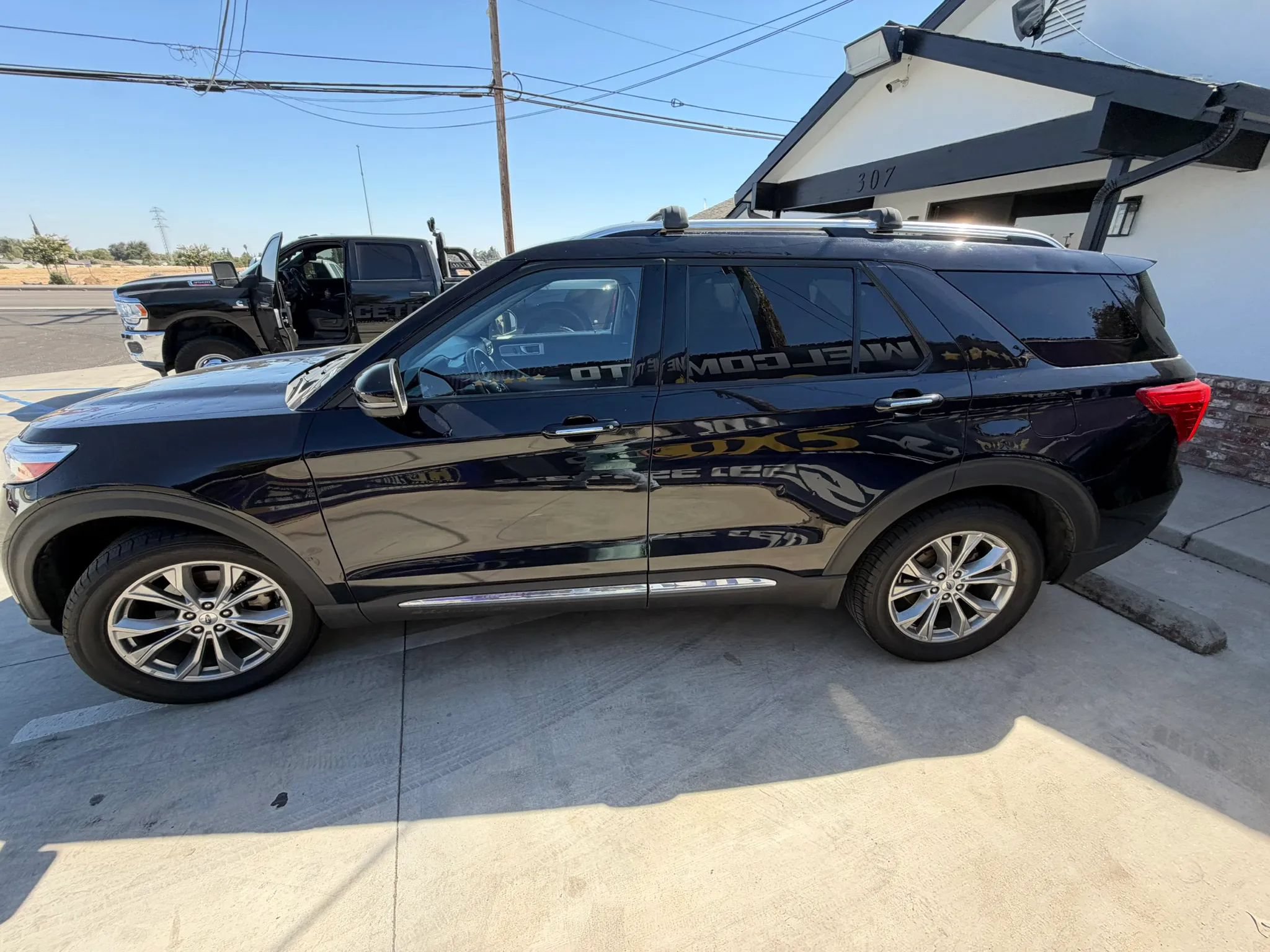 Used 2022 Ford Explorer Limited w/ Equipment Group 301A AWD/4WD image 15