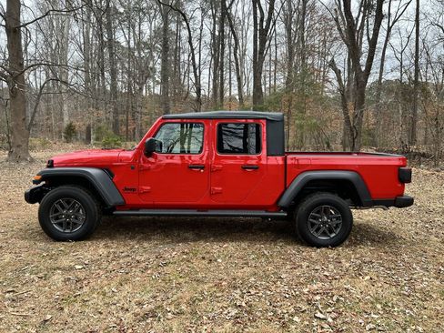 New 2025 Jeep Gladiator Sport image 7