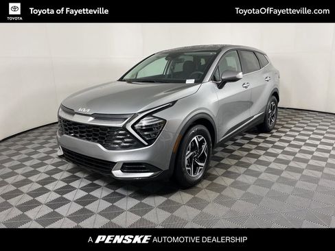 Used 2025 Kia Sportage LX image 1