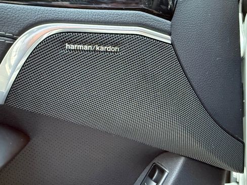 Used 2015 Mercedes-Benz SL 550 image 38