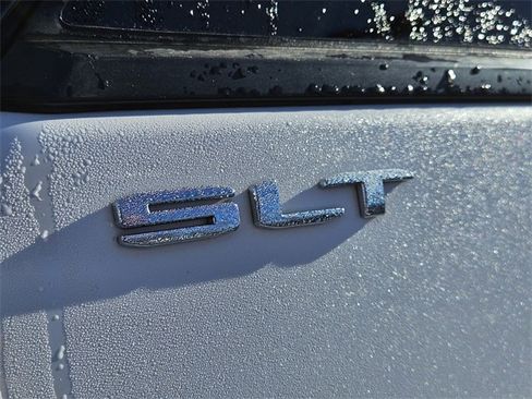 Used 2024 GMC Terrain SLT image 14