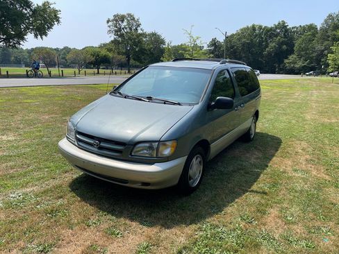 Used 1999 Toyota Sienna LE image 8