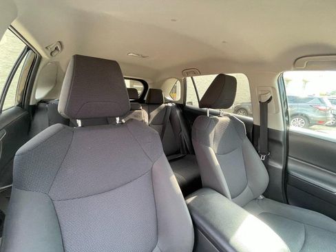 Used 2019 Toyota RAV4 LE w/ Carpet Mat Package AWD/4WD image 4
