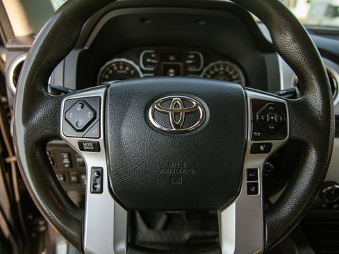 Used 2020 Toyota Tundra SR5 w/ SR5 Upgrade Package AWD/4WD image 18