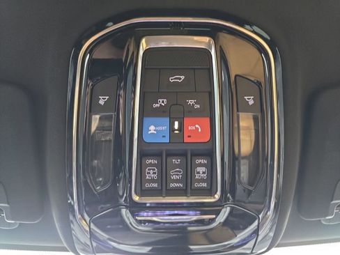Used 2022 Jeep Grand Cherokee Summit w/ Advanced Protech Group IV AWD/4WD image 41