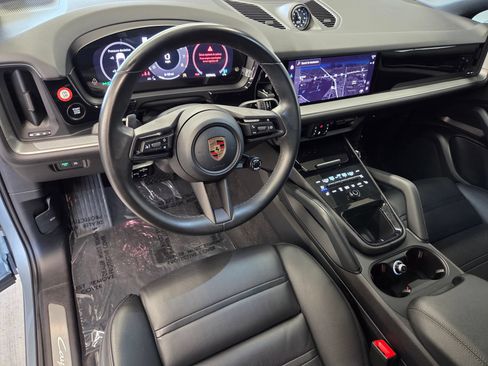 Certified 2024 Porsche Cayenne Coupe AWD/4WD image 4
