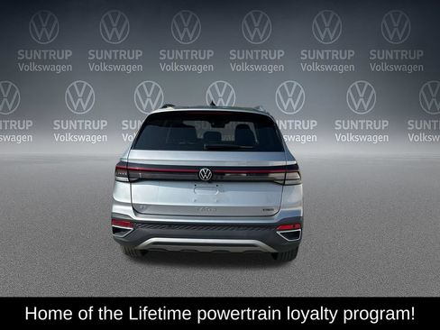 Used 2025 Volkswagen Taos SE w/ Panoramic Sunroof Package AWD/4WD image 5