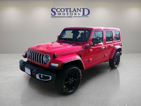 Used 2025 Jeep Wrangler Unlimited Sahara w/ Safety Group AWD/4WD image 2