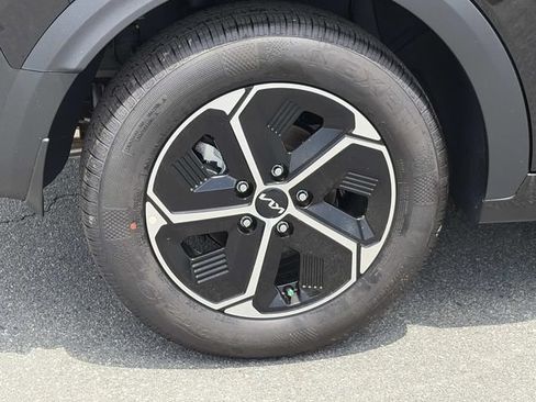 New 2026 Kia Niro EX FWD image 7