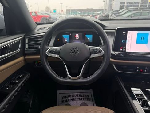 Used 2025 Volkswagen Atlas Cross Sport SE w/ Panoramic Sunroof Package image 26