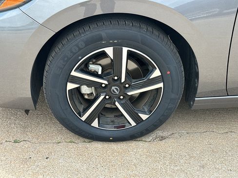 Used 2025 Nissan Sentra SV FWD image 3