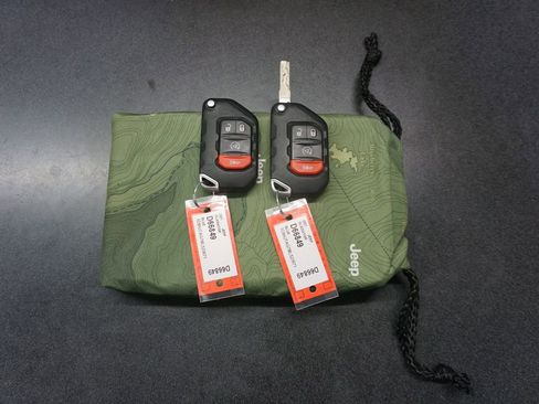 Used 2021 Jeep Gladiator Willys image 16