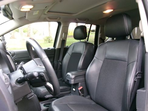 Used 2014 Jeep Compass Latitude w/ Sun/Sound Group image 15