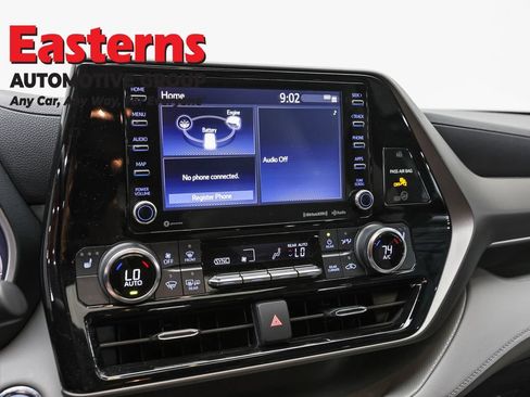 Used 2022 Toyota Highlander XLE AWD/4WD image 18