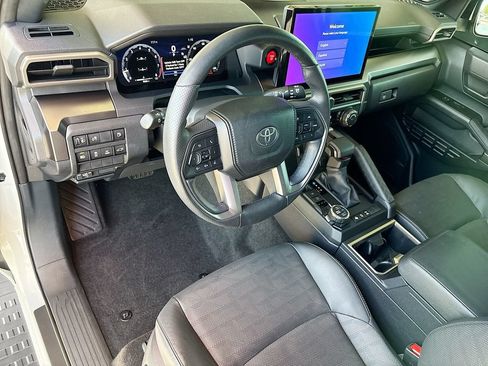 Used 2025 Toyota 4Runner TRD Off-Road Premium AWD/4WD image 9