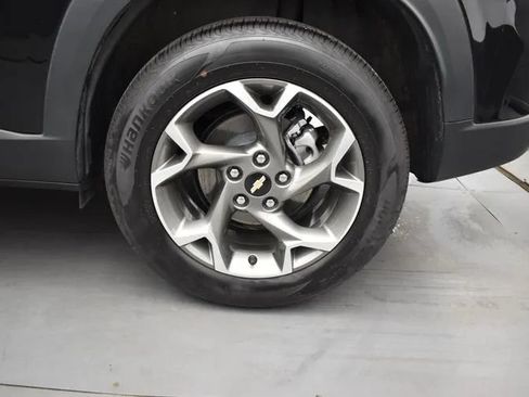 Used 2025 Chevrolet Trax LT w/ LT Convenience Package FWD image 36
