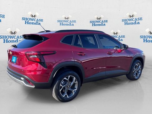Used 2025 Chevrolet Trax LT w/ Driver Confidence Package FWD image 8