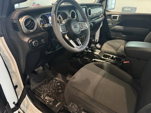 Used 2023 Jeep Wrangler Sahara w/ Cold Weather Group image 5