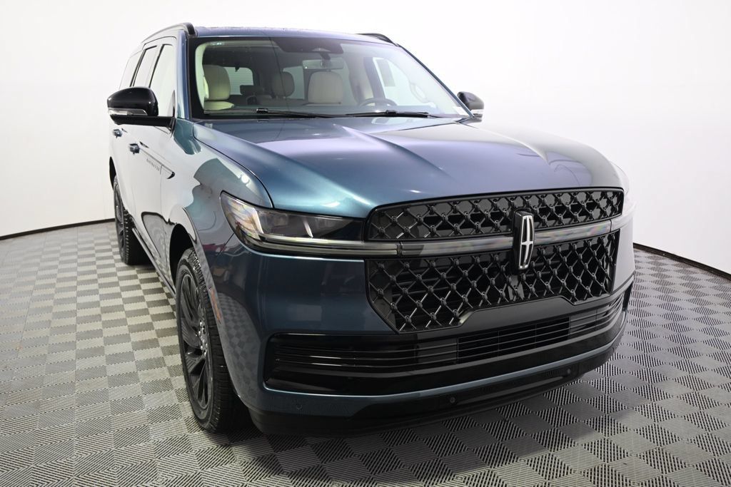 New 2027 Lincoln Navigator Reserve w/ Jet Appearance Package AWD/4WD image 9