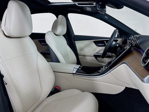 Used 2024 Mercedes-Benz C 300 Sedan image 7