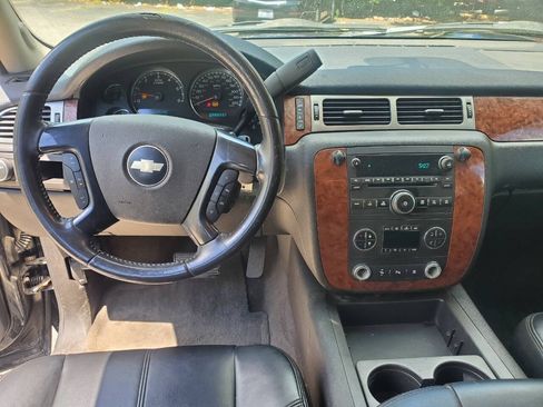 Used 2007 Chevrolet Suburban LT w/ LT Preferred Equipment Group RWD image 15