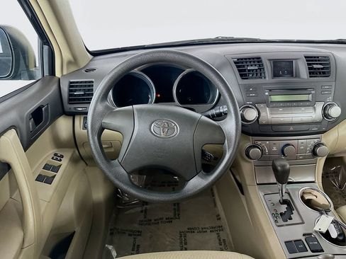 Used 2010 Toyota Highlander 2WD w/ Cold Weather Pkg image 25