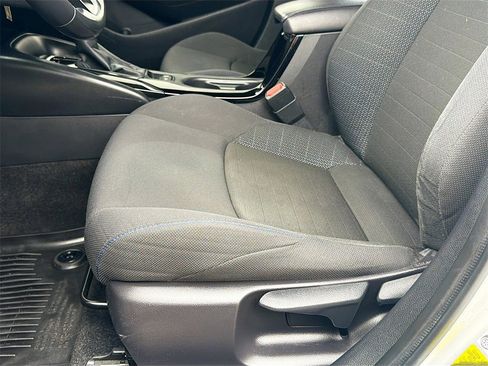 Used 2022 Toyota Corolla SE w/ Carpet Mat Package (TMS) image 18