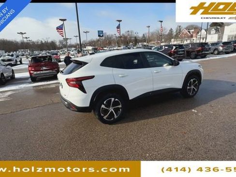 Used 2024 Chevrolet Trax RS w/ Driver Confidence Package image 8