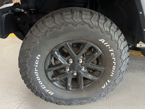 Used 2022 Jeep Gladiator Sport AWD/4WD image 2