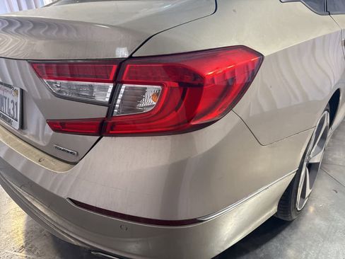 Used 2018 Honda Accord Touring image 9