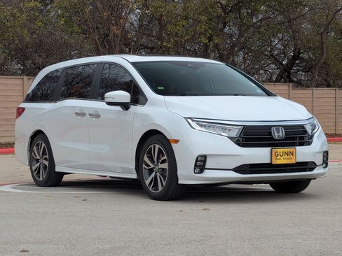 Used 2022 Honda Odyssey Touring image 2