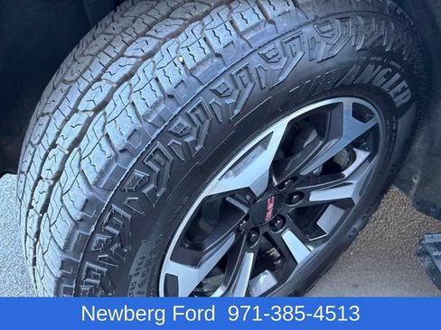 Used 2025 GMC Yukon XL AT4 Ultimate w/ LPO, AT4 Appearance Package AWD/4WD image 11