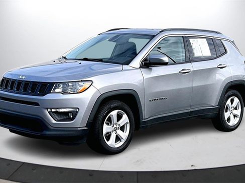 Certified 2019 Jeep Compass Latitude w/ Cold Weather Group image 4