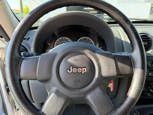 Used 2007 Jeep Liberty Sport AWD/4WD image 31