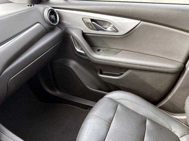 Used 2022 Chevrolet Blazer LT FWD image 29