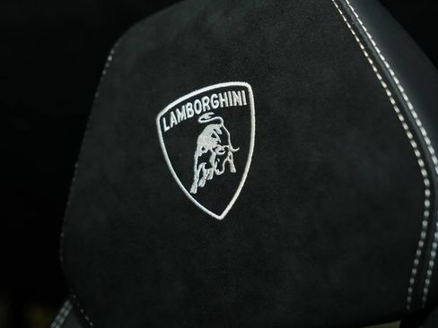 Used 2023 Lamborghini Urus Performante AWD/4WD image 51