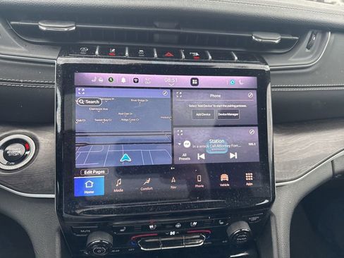 Used 2024 Jeep Grand Cherokee L Limited w/ Luxury Tech Group II image 14