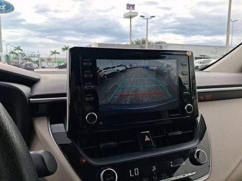 Used 2021 Toyota Corolla LE w/ LE Convenience Package FWD image 20