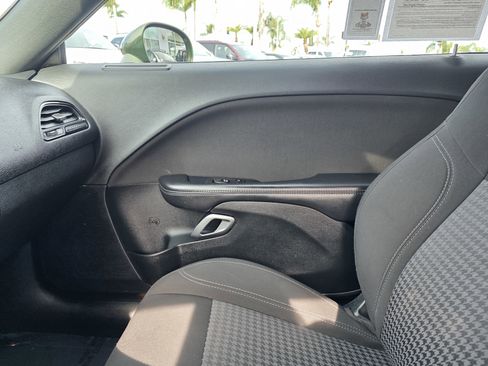 Certified 2022 Dodge Challenger SXT image 15