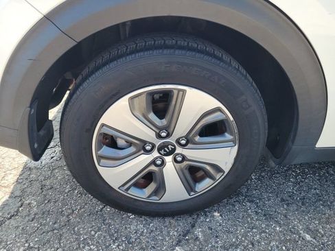 Used 2018 Kia Niro LX FWD image 14