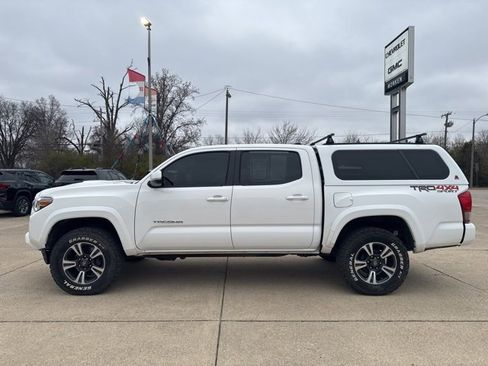Used 2016 Toyota Tacoma 4x4 Double Cab image 7