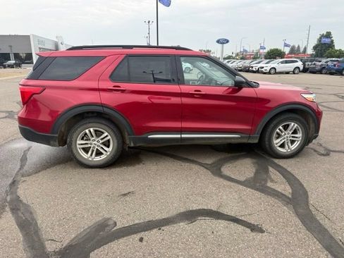Used 2022 Ford Explorer XLT w/ Equipment Group 202A AWD/4WD image 11