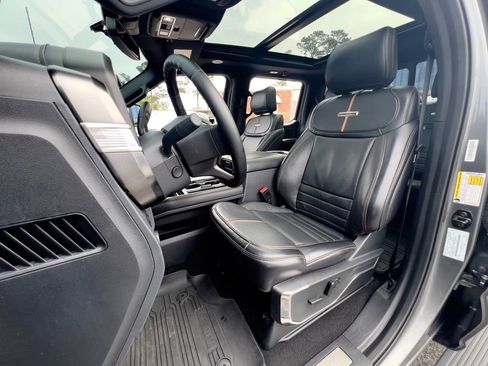 Used 2024 Ford F250 Platinum w/ FX4 Off-Road Package AWD/4WD image 17