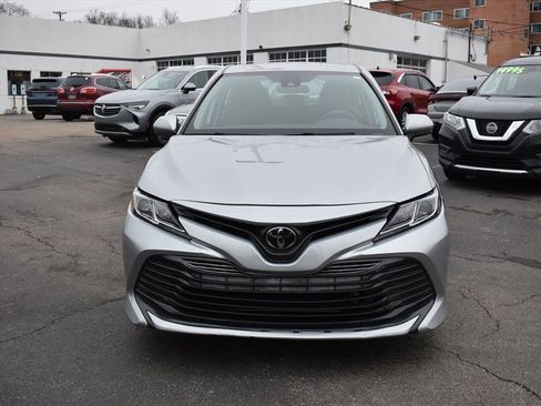 Used 2020 Toyota Camry LE image 2