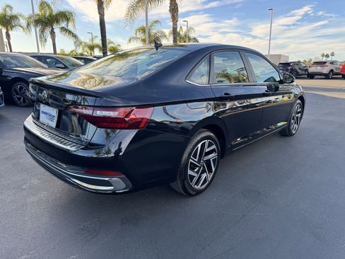 Certified 2023 Volkswagen Jetta SEL image 9