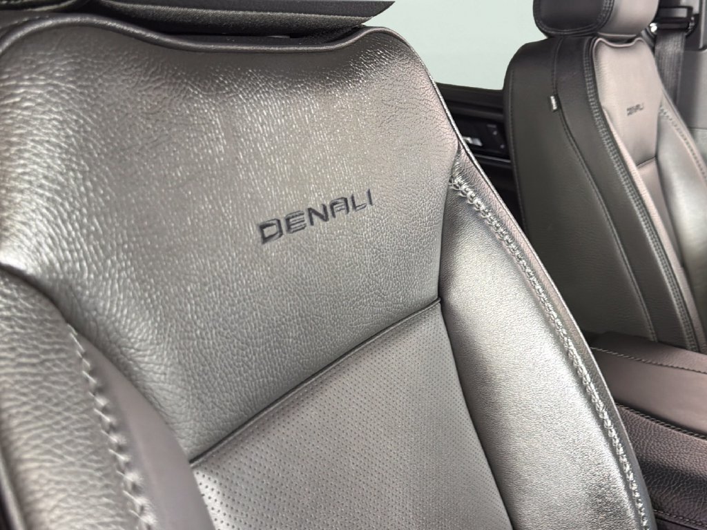 Used 2025 GMC Yukon XL Denali AWD/4WD image 40