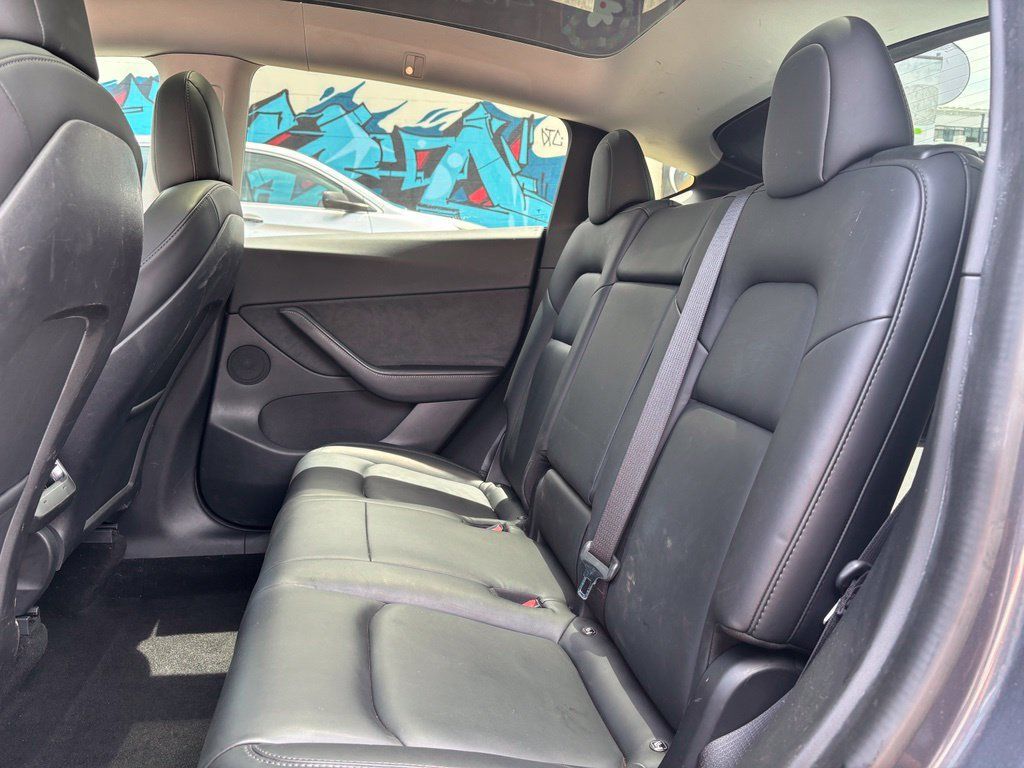 Used 2021 Tesla Model Y 2WD image 11
